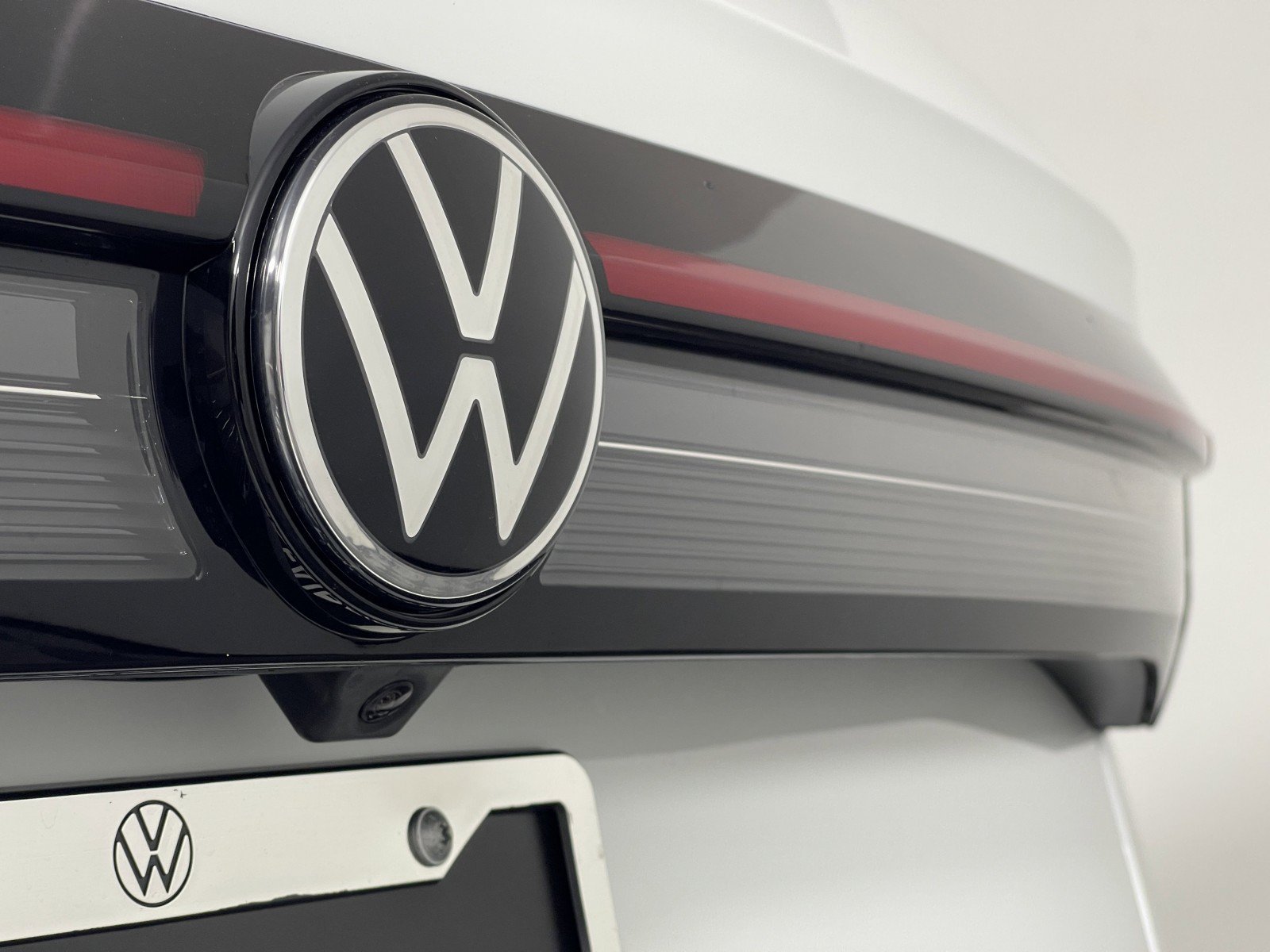 2025 Volkswagen Taos SE - Photo 14