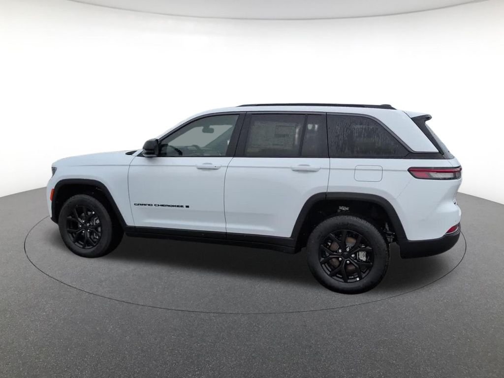 New 2026 Bright White Clear-Coat Exterior Paint Jeep Laredo image 12
