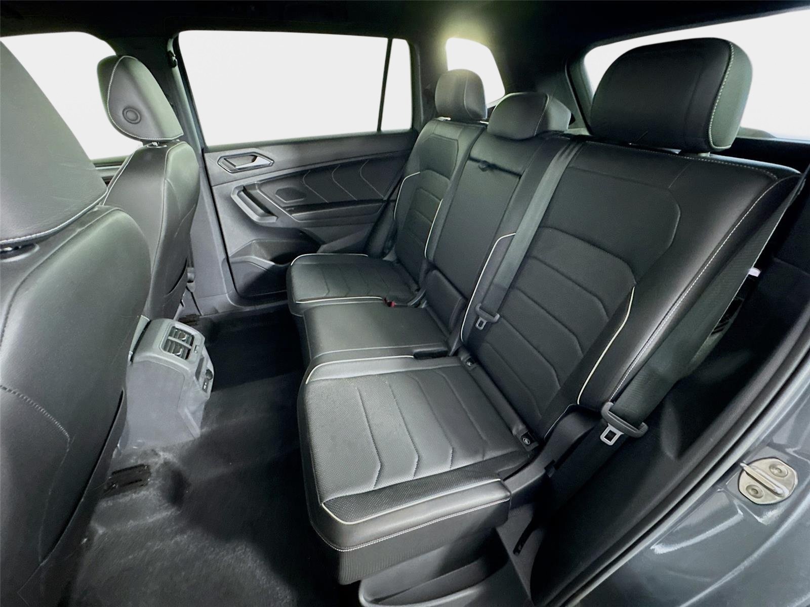 Used 2024 Gray Volkswagen SEL R-Line image 23