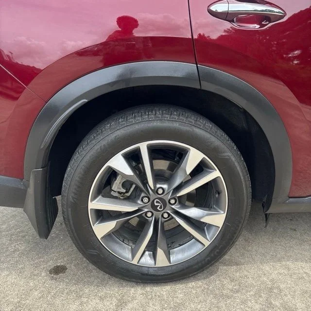 Used 2022 Red INFINITI LUXE image 12