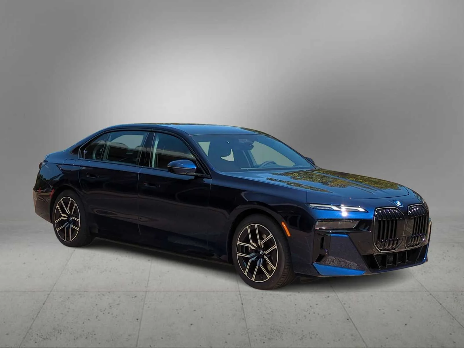 New 2026 Tanzanite Blue II Metallic BMW xDrive60 image 2
