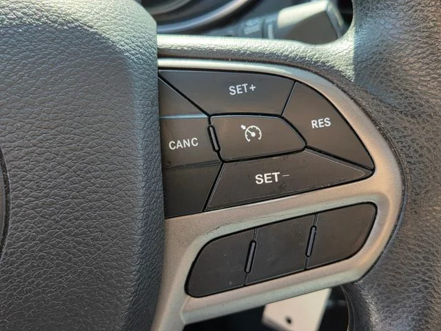 Used 2019 Silver Jeep Latitude image 24