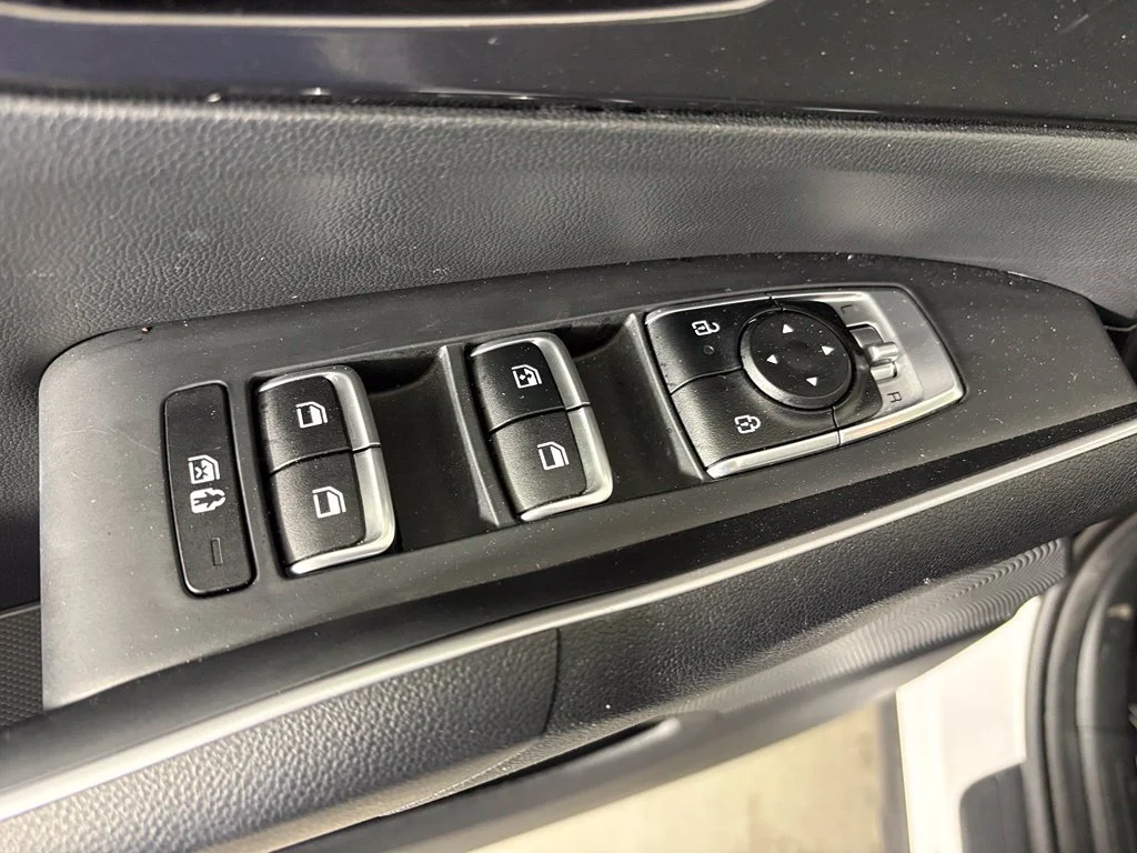 Used 2024 White Kia S image 13