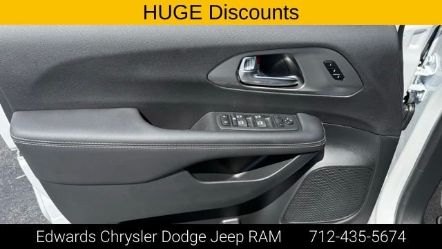 2026 Chrysler Pacifica Select - Photo 14