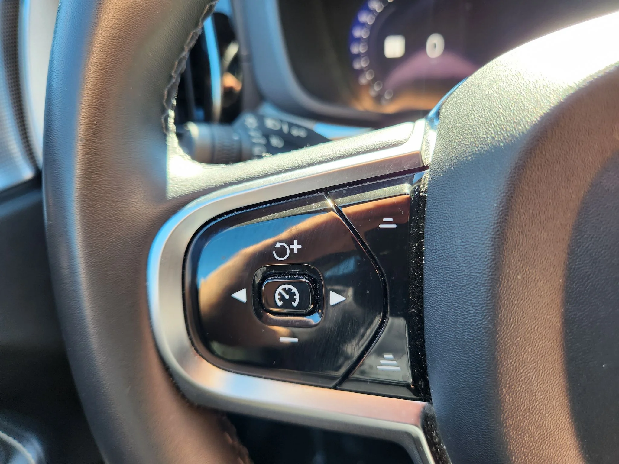 Used 2024 Silver Dawn Metallic Volvo Polestar Engineered image 33