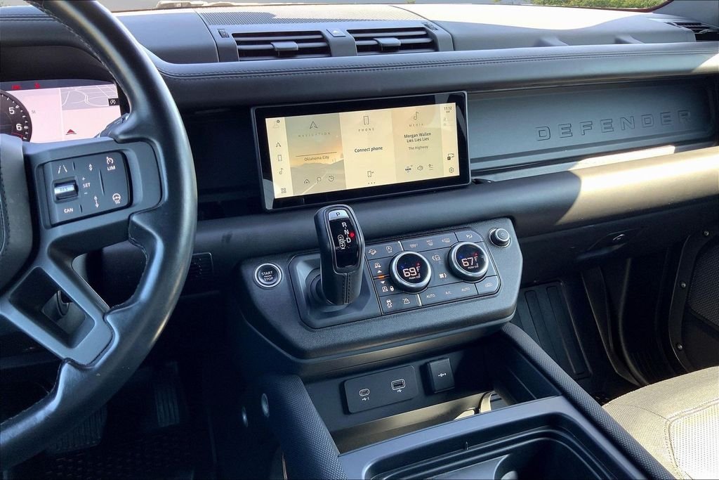 Used 2021 Gray Land Rover X-Dynamic HSE image 9