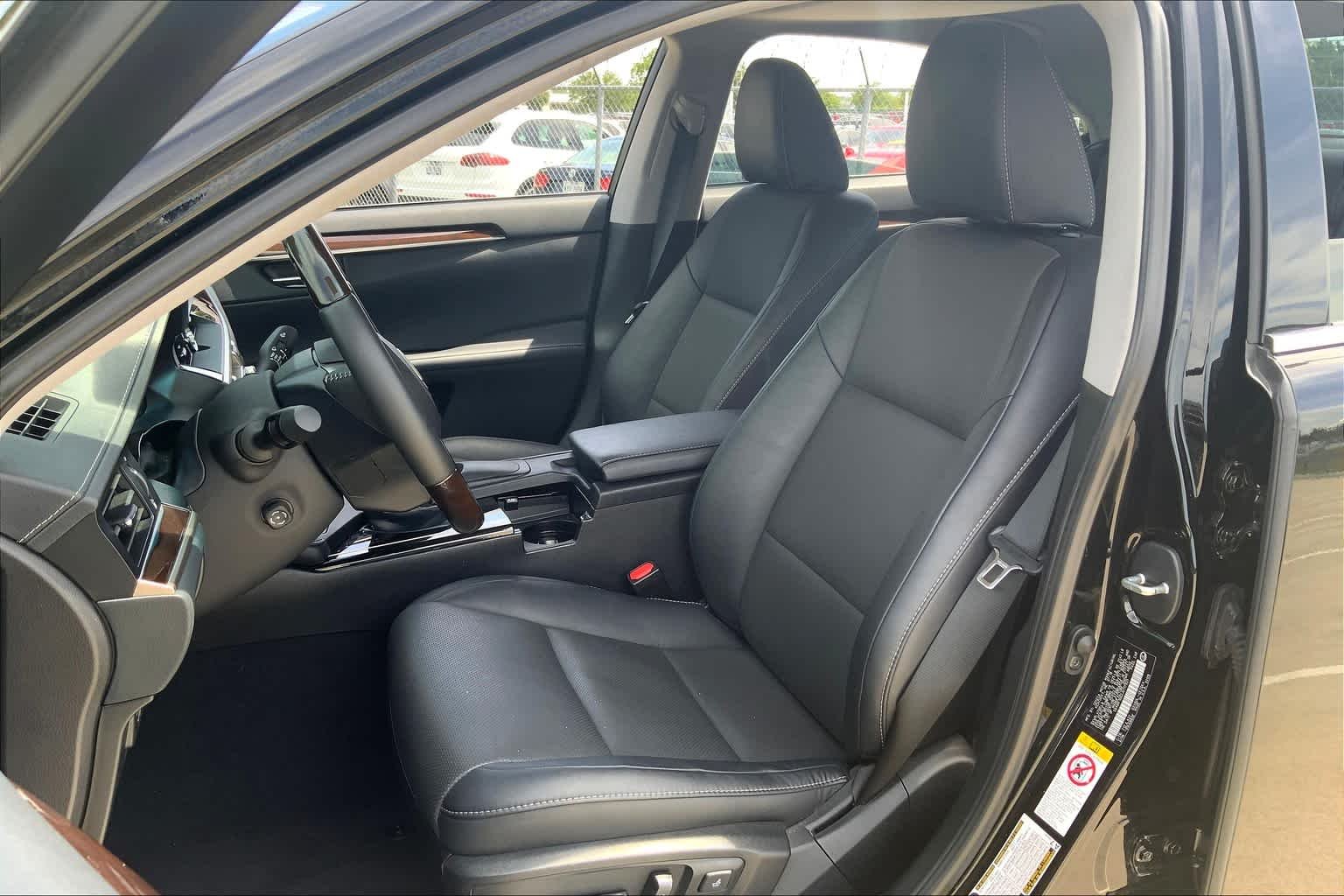 Used 2018 Obsidian Lexus  image 7