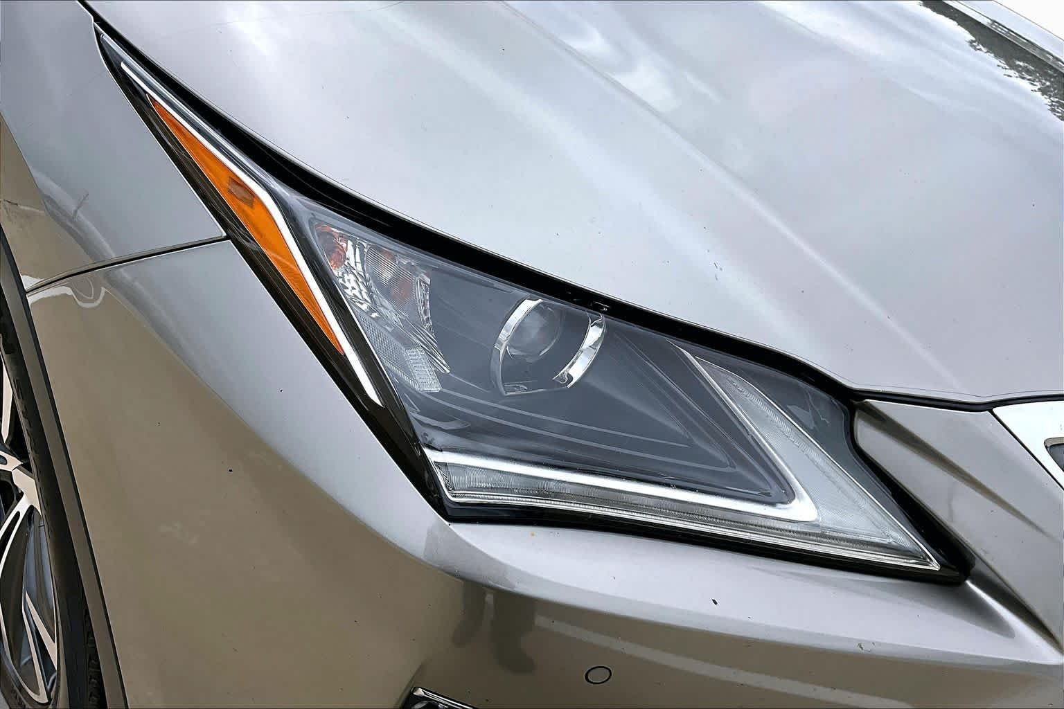 Used 2019 Atomic Silver Lexus  image 25