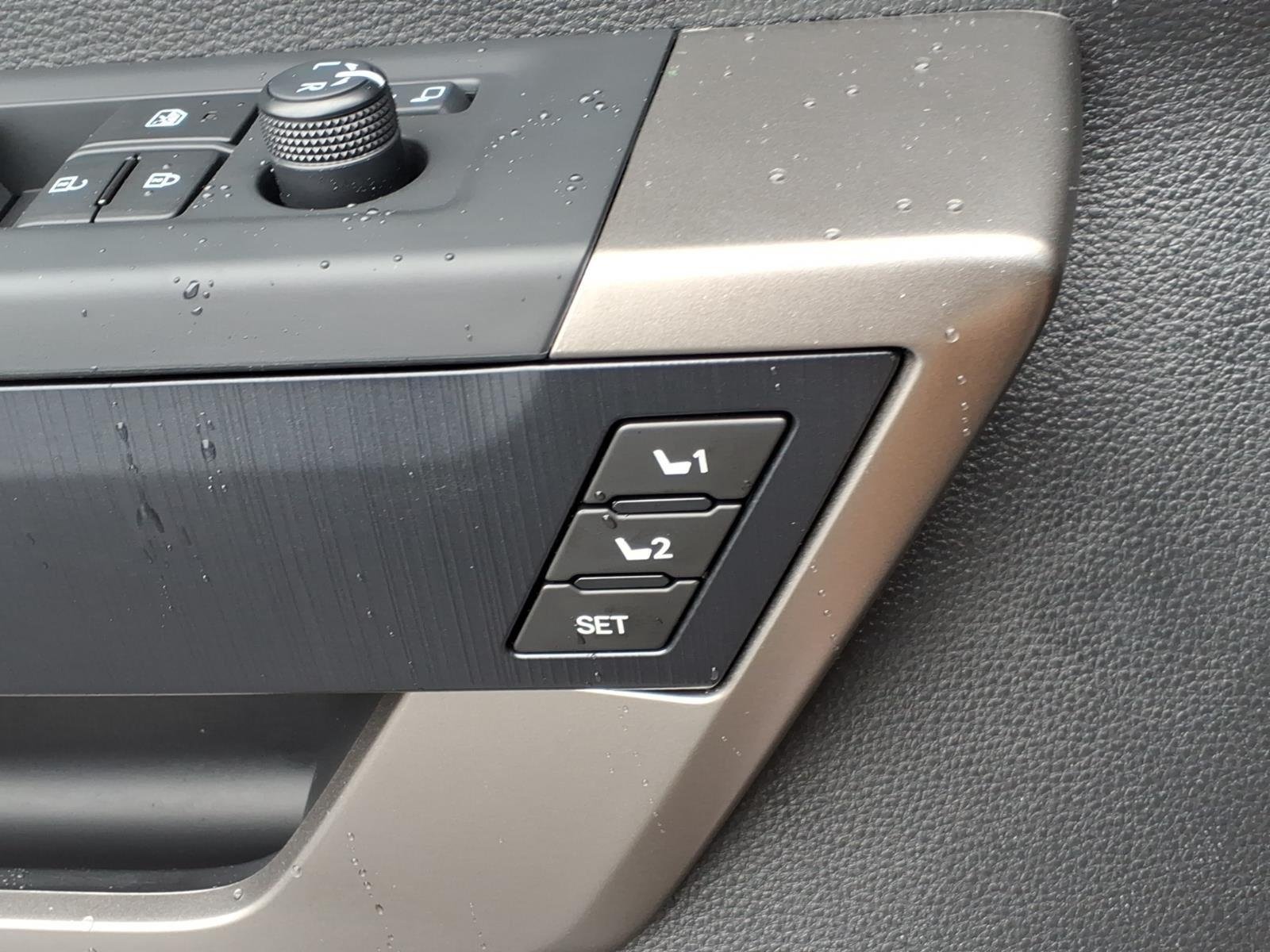 New 2026 Magnetic Gray Metallic Toyota Platinum image 9