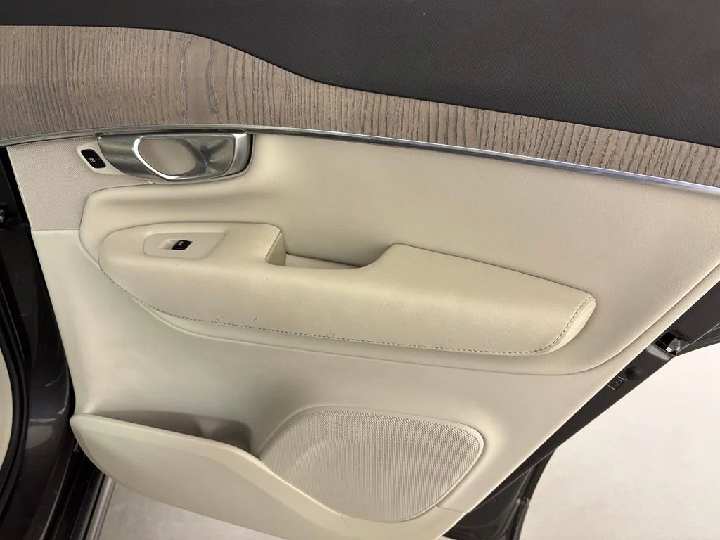 Used 2023 Gray Volvo B6 Plus 6-Seater image 39