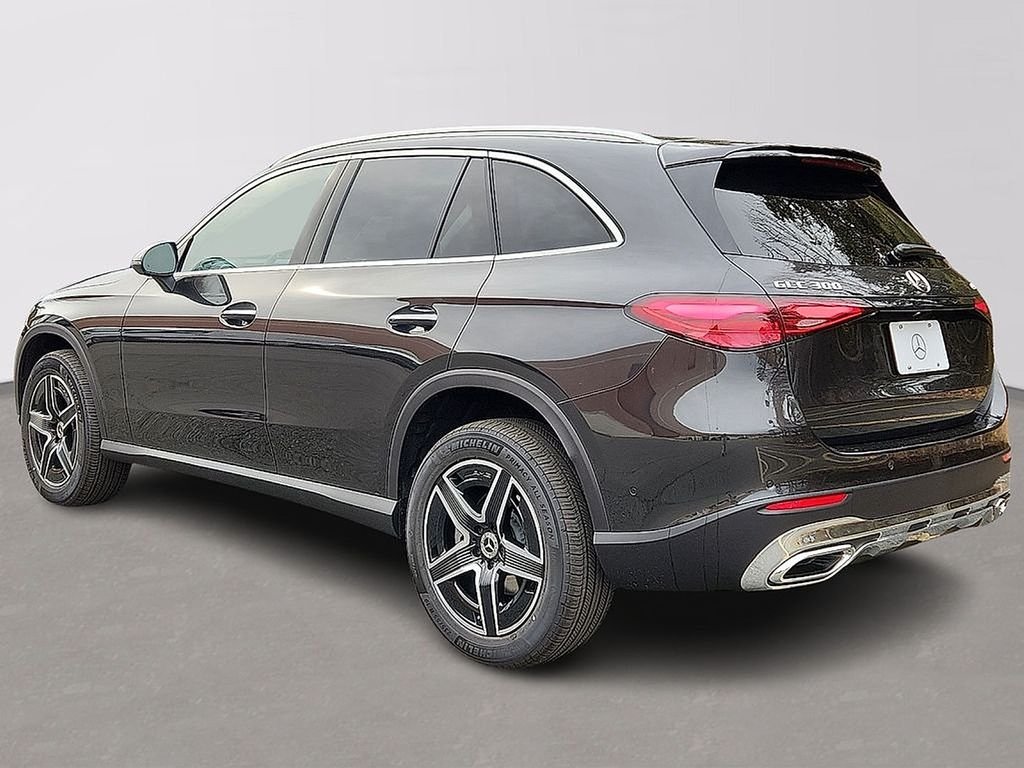 Used 2026 Graphite Grey Metallic Mercedes-Benz GLC 300 image 4