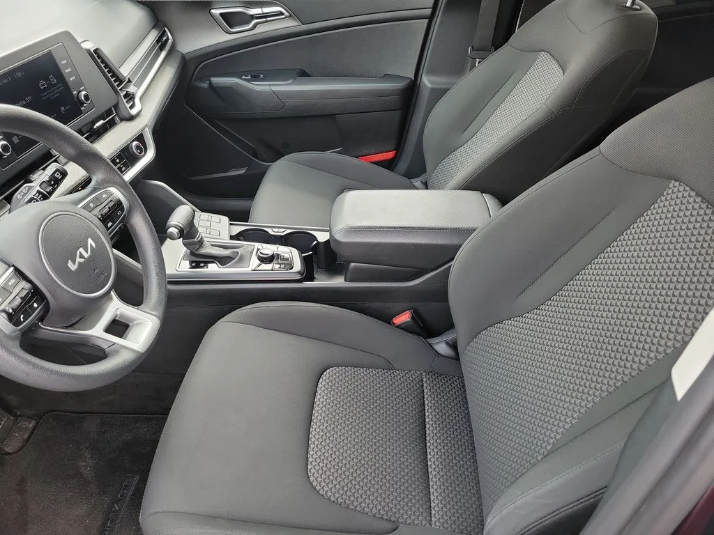 2025 Kia Sportage LX - Photo 17