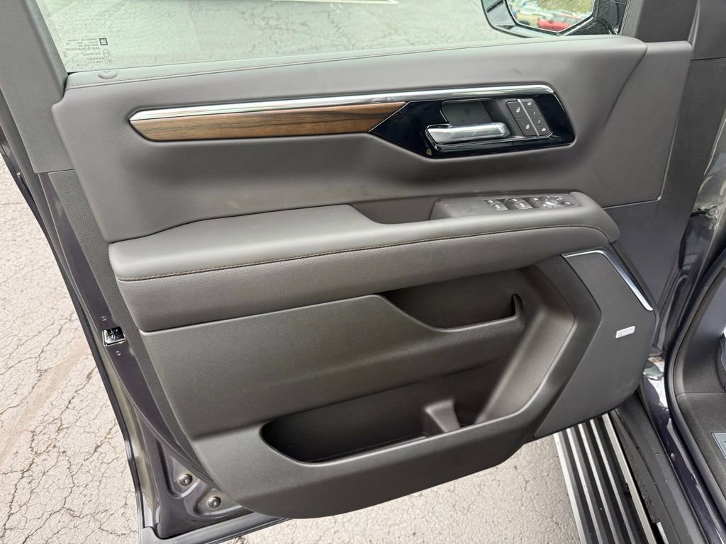 2026 Chevrolet Suburban High Country - Photo 18