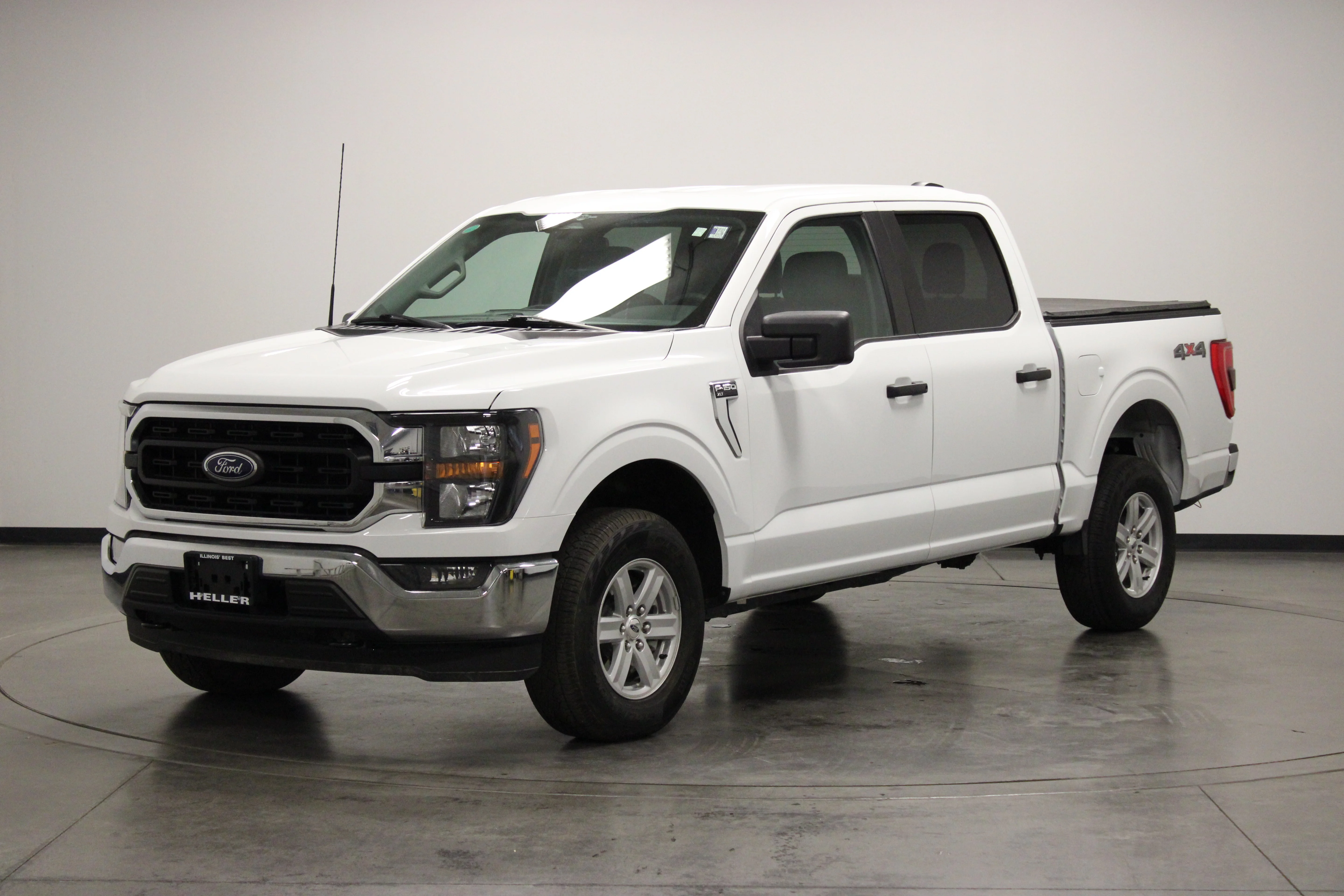 Used 2023 Oxford White Ford XLT image 4