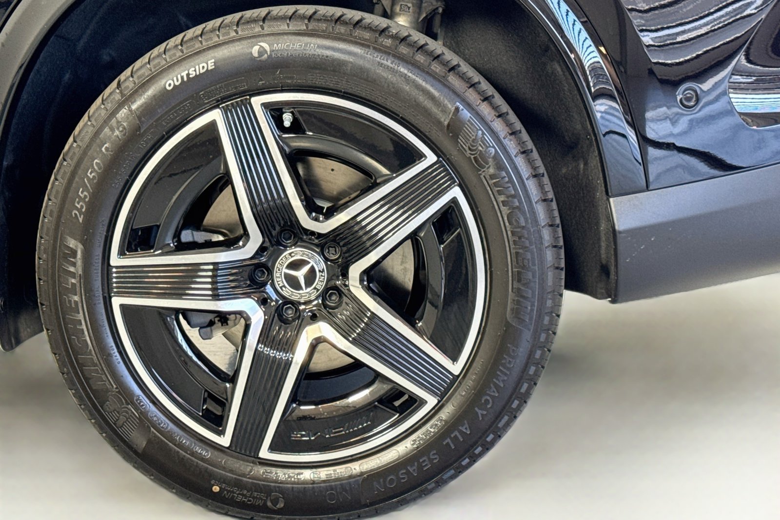 New 2027 Black Mercedes-Benz GLC 300 image 29