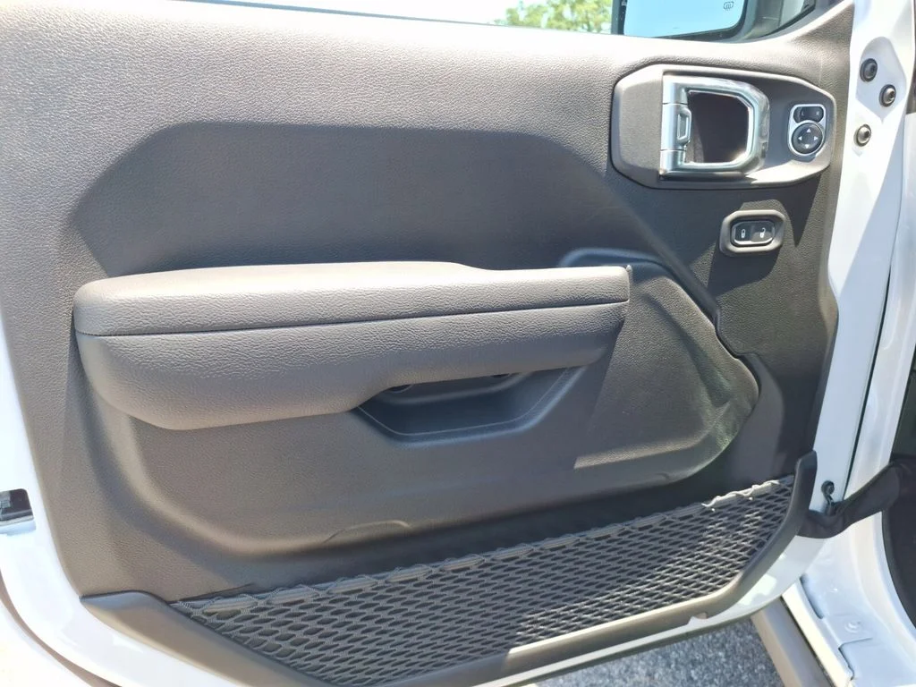 2025 Jeep Wrangler 4-Door Willys - Photo 13