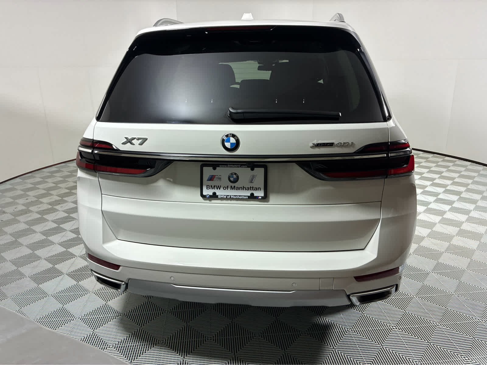 Used 2026 Alpine White BMW xDrive40i image 3