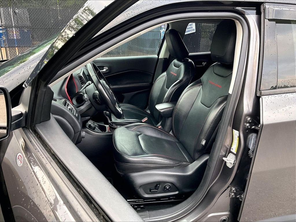 Used 2020 Granite Crystal Metallic Clearcoat Jeep Trailhawk image 10