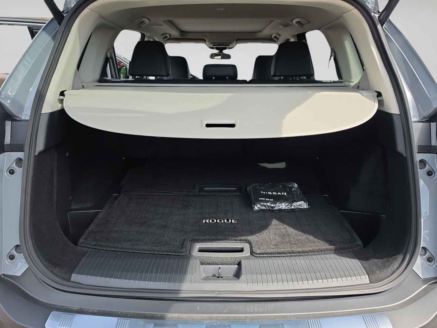 Used 2023 Boulder Gray Pearl Nissan SL image 16