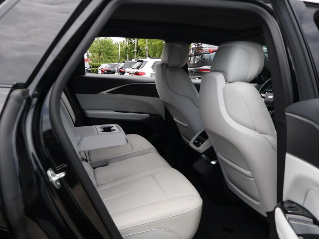 Used 2025 Black Cadillac Luxury image 40