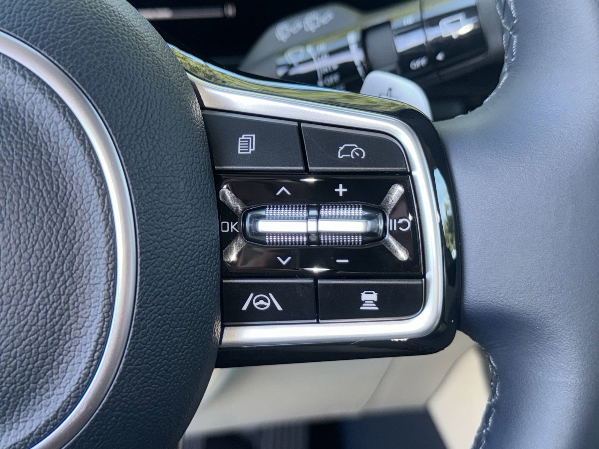 New 2026 Ivory Silver Kia EX image 28