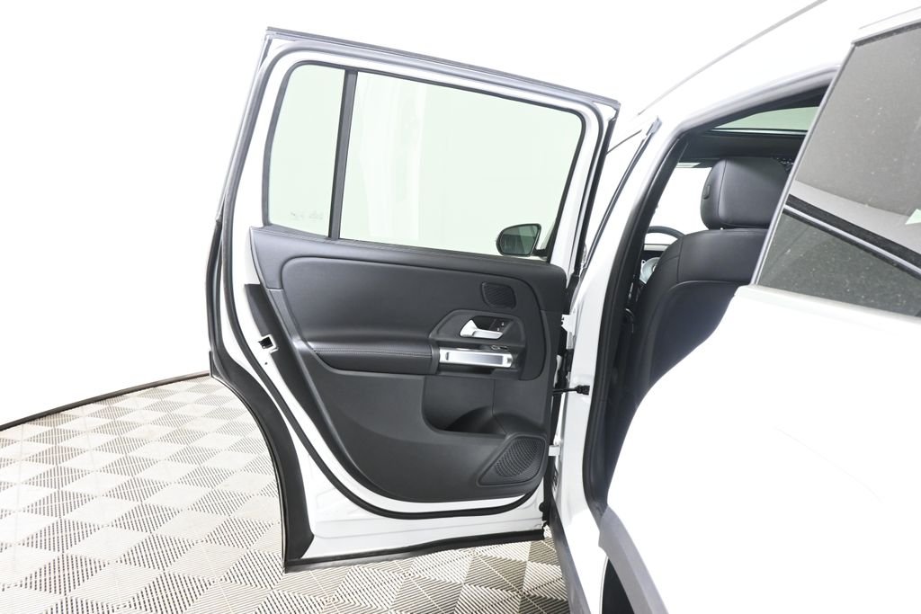 Used 2026 Polar White Mercedes-Benz GLB 250 image 30