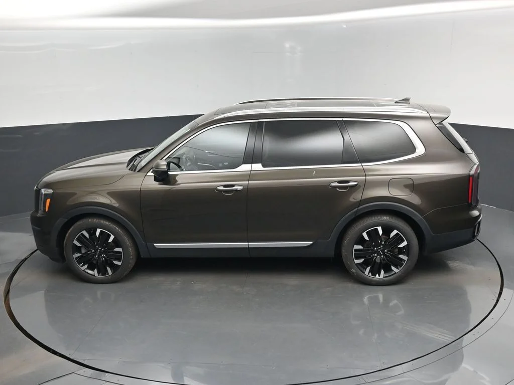 Used 2023 Green Kia SX-Prestige image 14