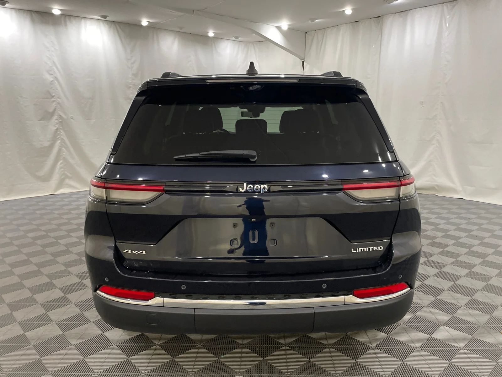 Used 2023 Midnight Sky Jeep Limited image 6