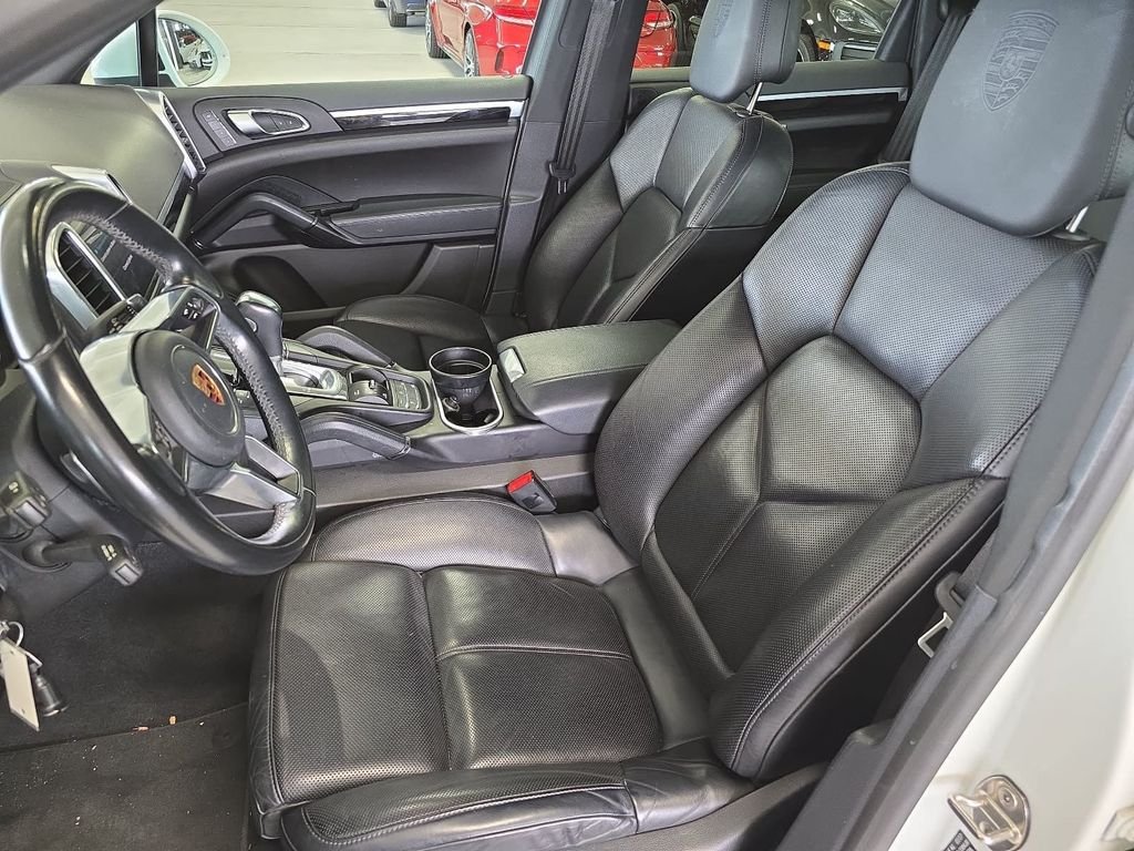 Certified Used 2018  Porsche Platinum Edition image 5