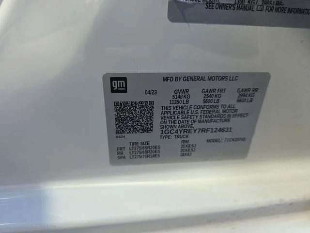 Used 2024 White Chevrolet High Country image 35