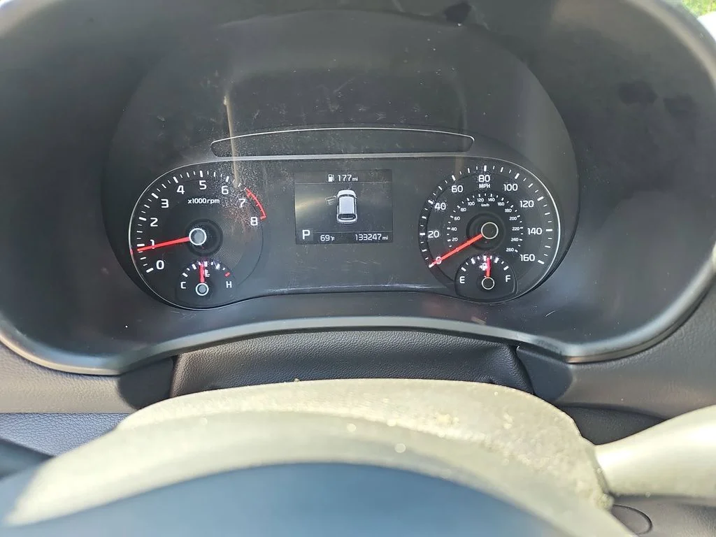 Used 2020 Silver Kia S image 19