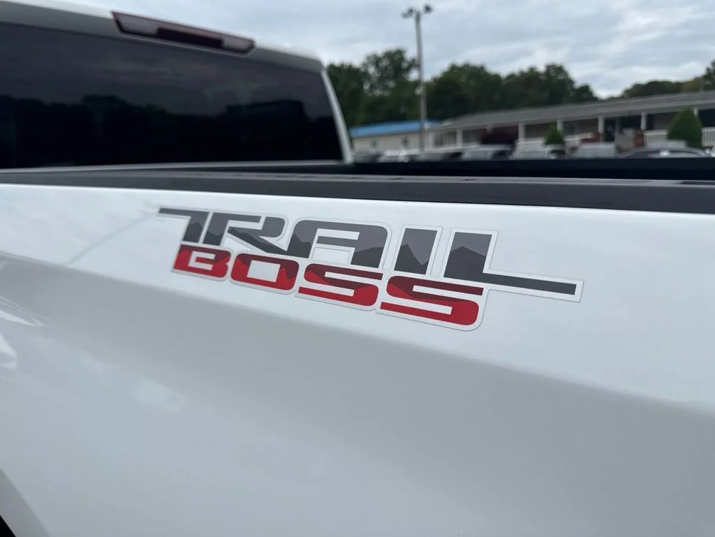 Used 2025 White Chevrolet LT Trail Boss image 32