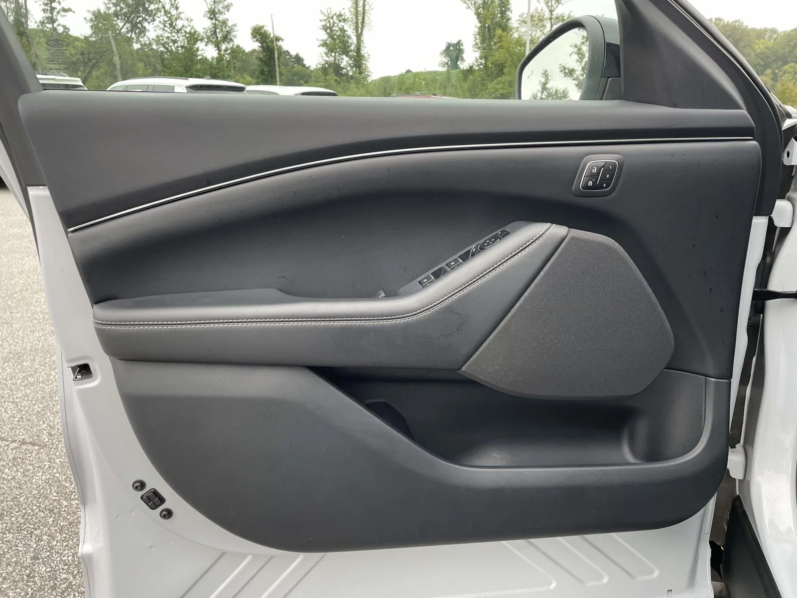 Used 2023 Space White Metallic Ford Select image 5