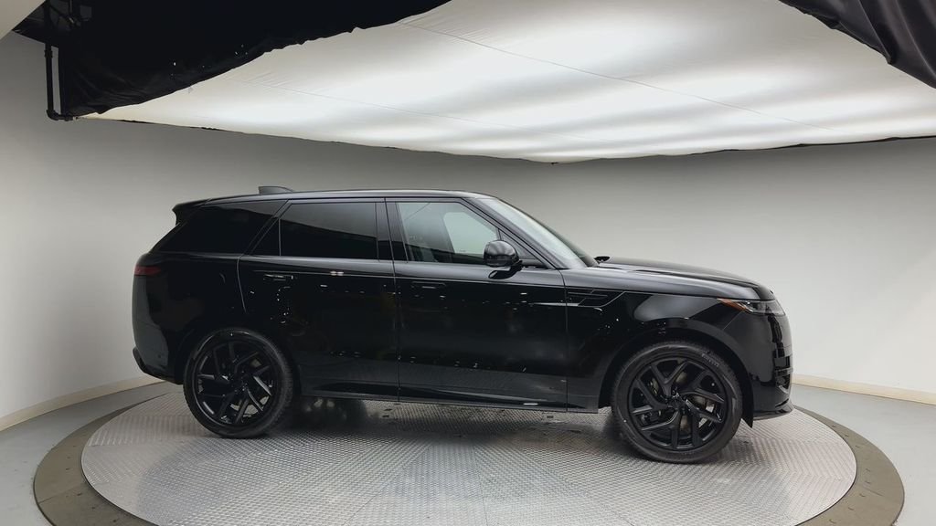New 2026 Santorini Black LAND ROVER Dynamic SE image 9