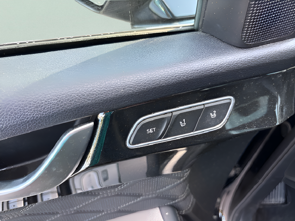 Used 2023 White GMC Denali image 26