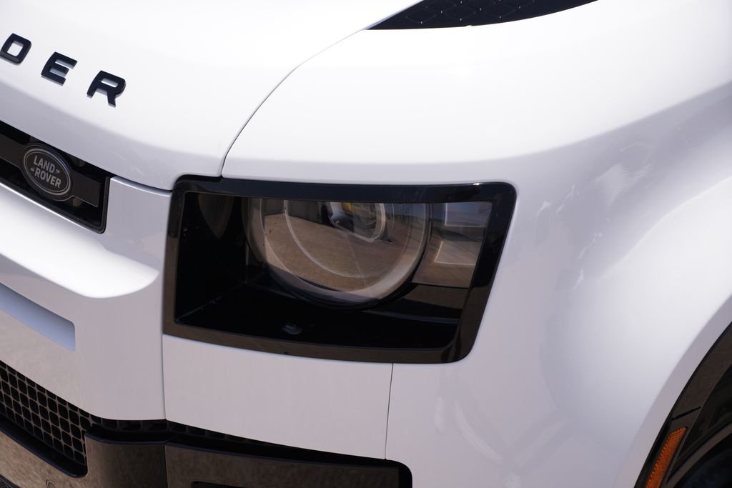 New 2026 Fuji White Land Rover X-Dynamic SE image 2