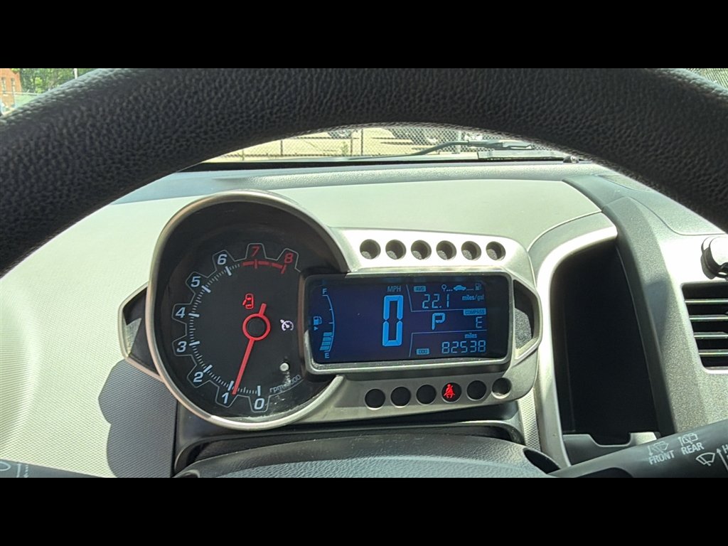 Used 2016 CRYSTAL RED TINTCOAT Chevrolet LT image 14