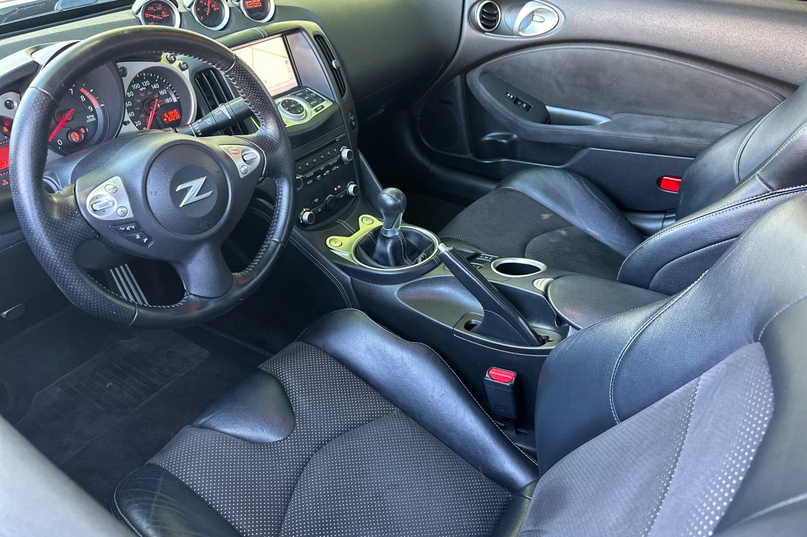 Used 2014 Red Nissan Touring image 13
