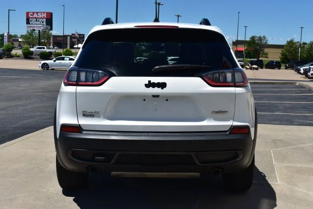 Used 2020 White Jeep Latitude image 6