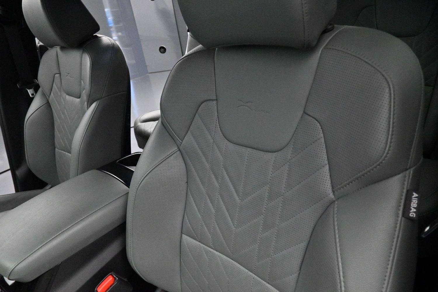 Used 2023 Glacial White Pearl Kia EX X-Line image 17