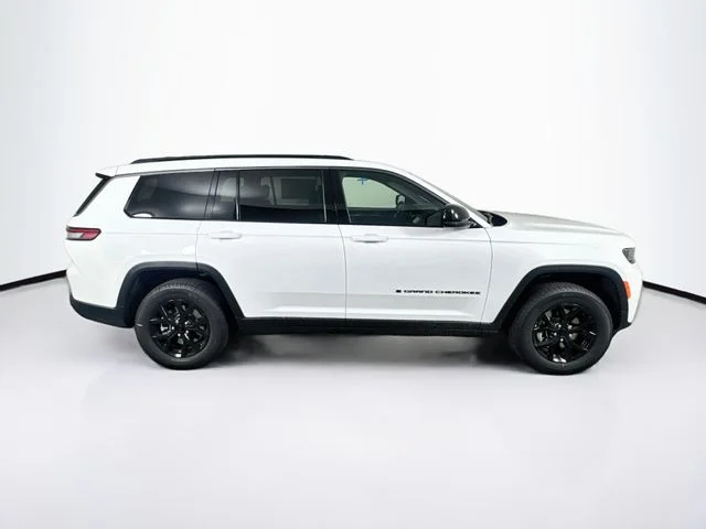 New 2026 Bright White Clear-Coat Exterior Paint Jeep Laredo image 8