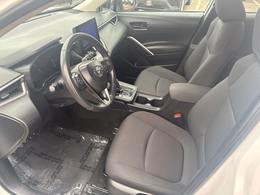 Used 2026 Off-white Toyota LE image 9