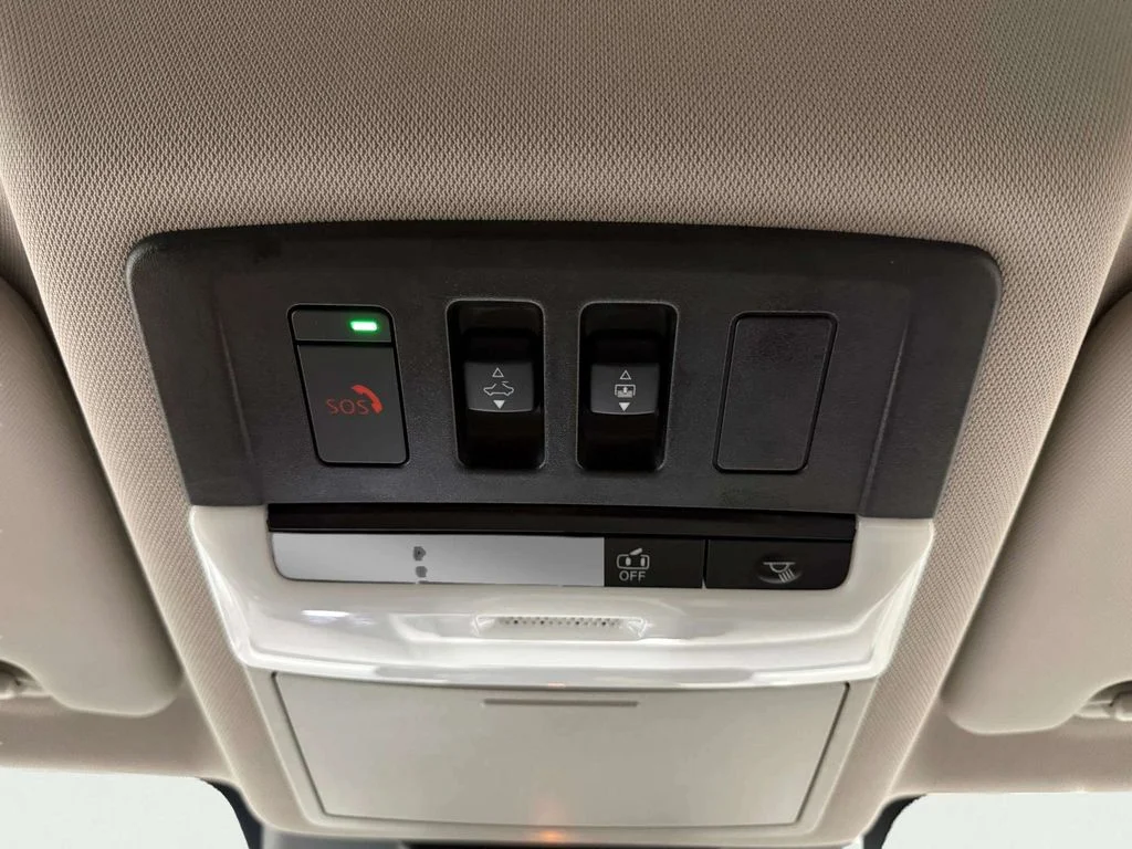 Certified Used 2023 Pearl White Tricoat/Super Black Nissan SL image 26