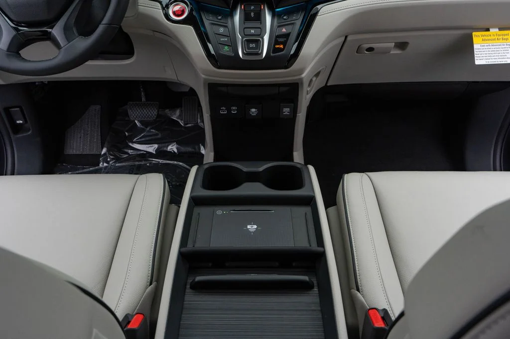 New 2026 Smoke Blue Pearl Honda Touring image 24