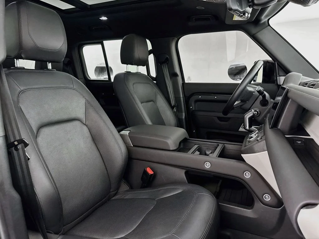 Used 2024 Black Land Rover S image 29