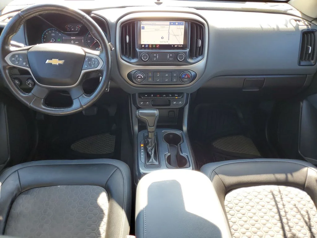 Used 2019 Gray Chevrolet Z71 image 29