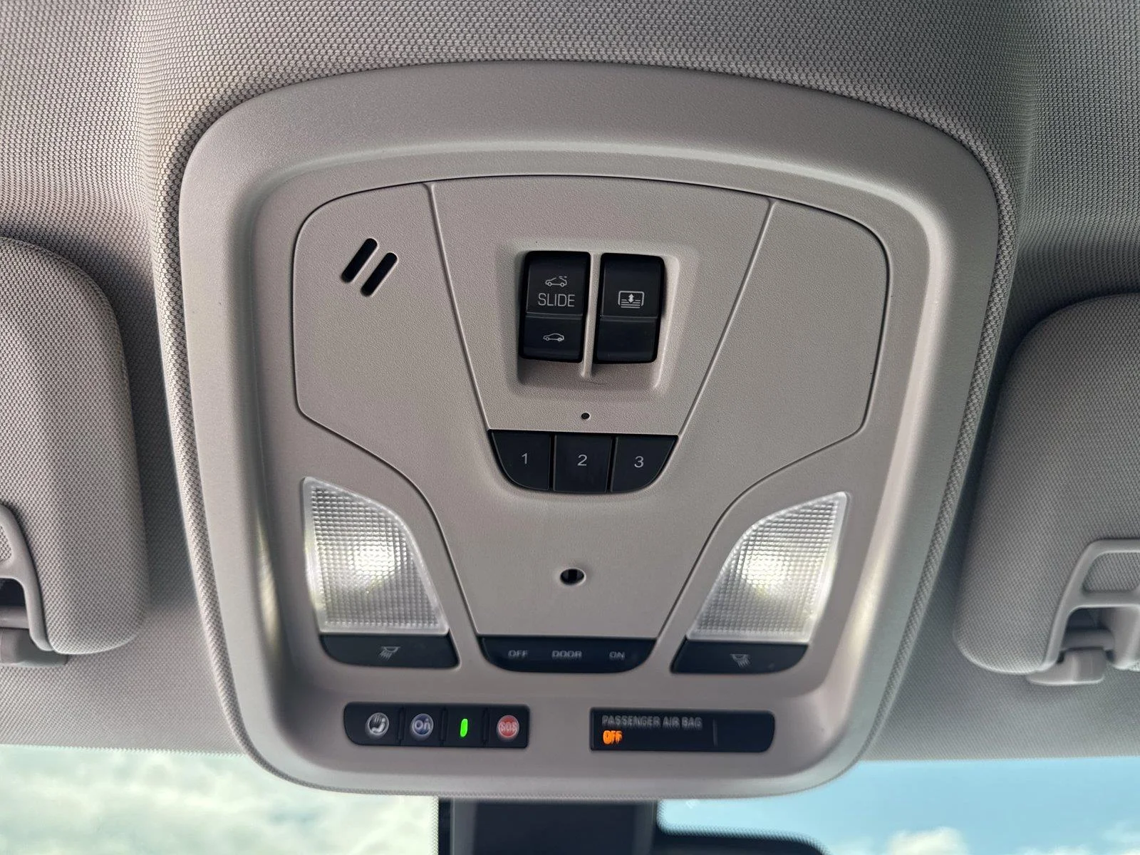 Used 2019 IRIDESCENT PEARL TRICOAT Chevrolet Premier image 28