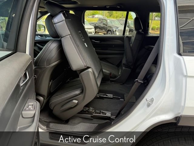 New 2025 Bright White Clear-Coat Exterior Paint Jeep Laredo image 17