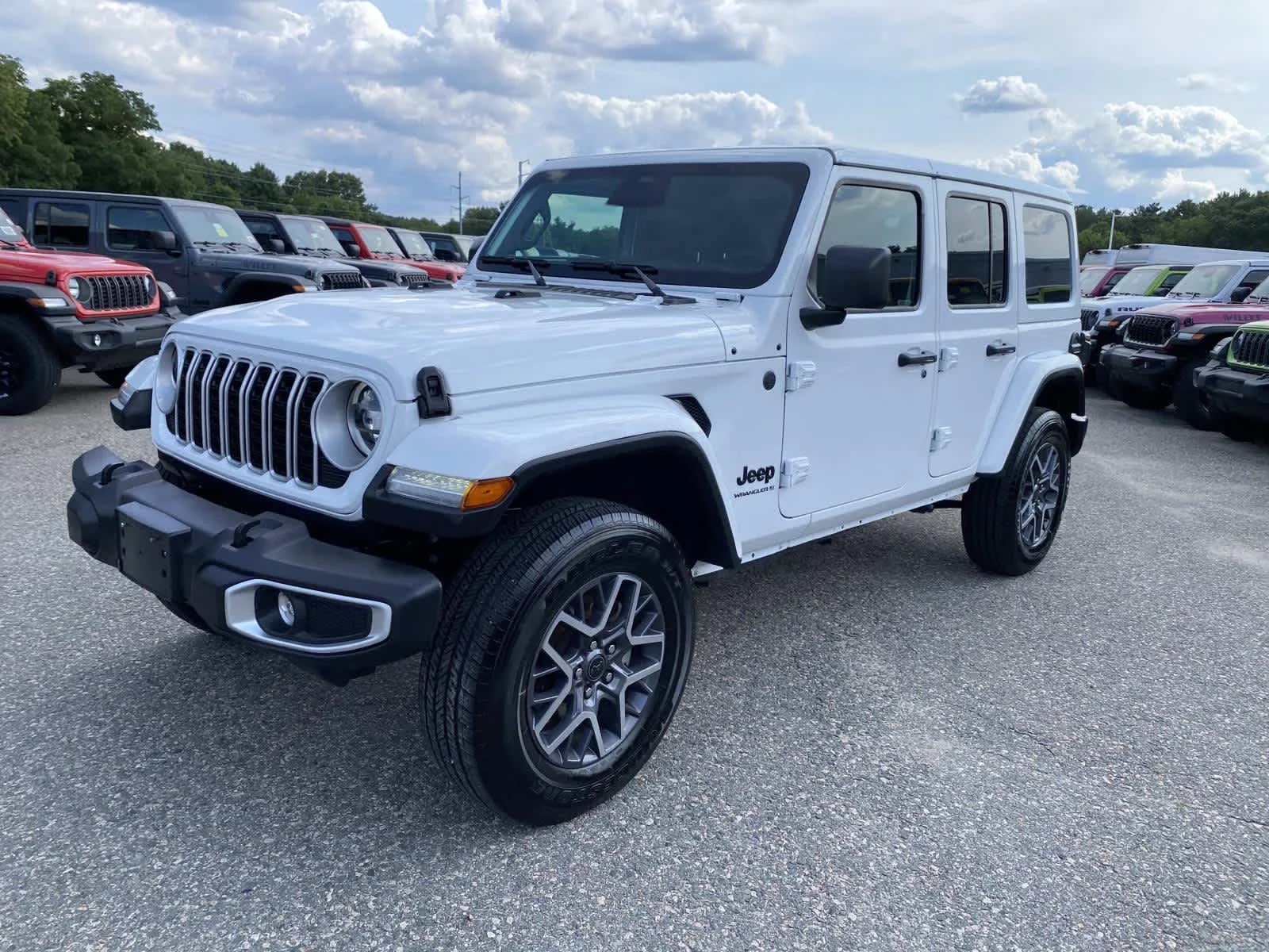 Used 2026 Bright White Clearcoat Jeep Sahara image 8