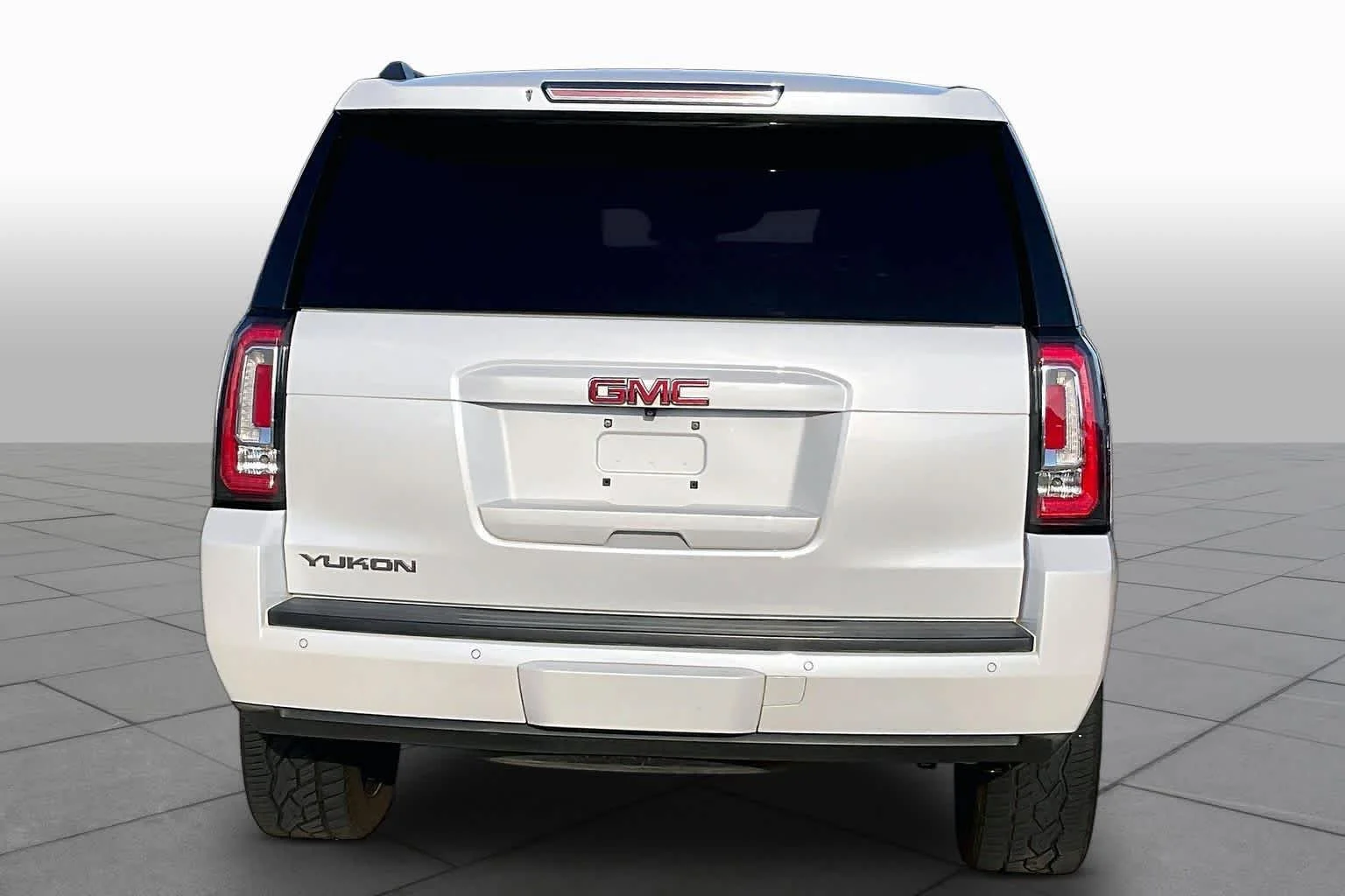 Used 2017 White Frost Tricoat GMC SLT image 5